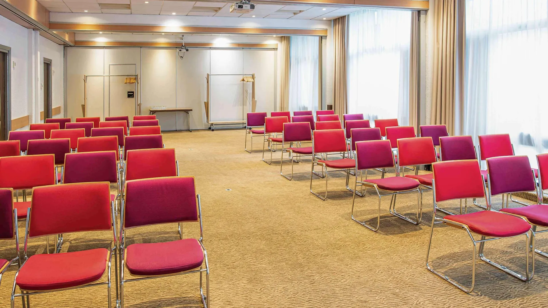 B&B Hotel Lyon Nord 4 Etoiles Дардилли