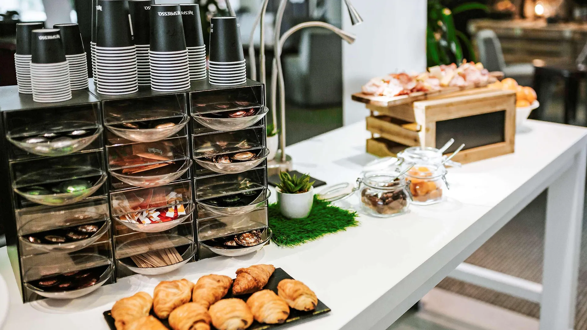 B&B Hotel Lyon Nord 4 Etoiles Дардилли