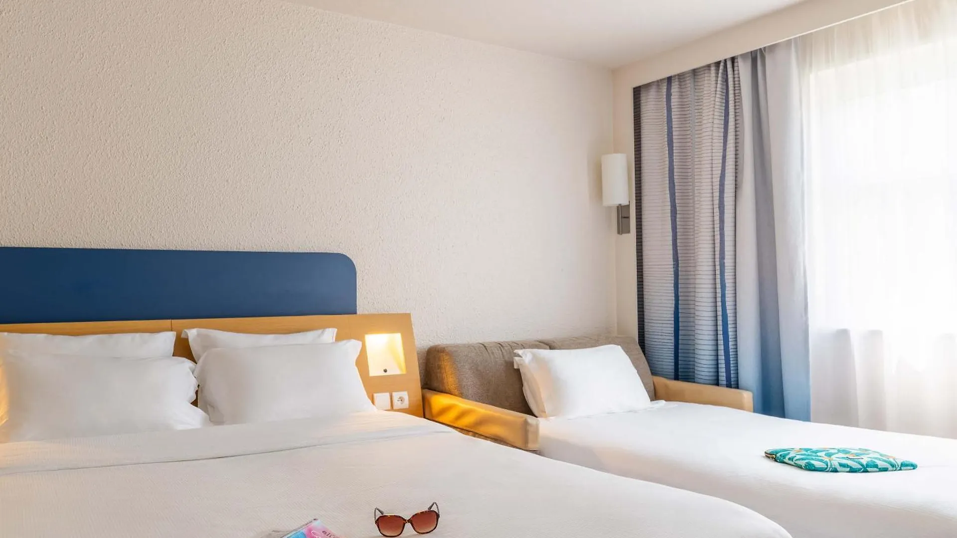B&B Hotel Lyon Nord 4 Etoiles Дардилли