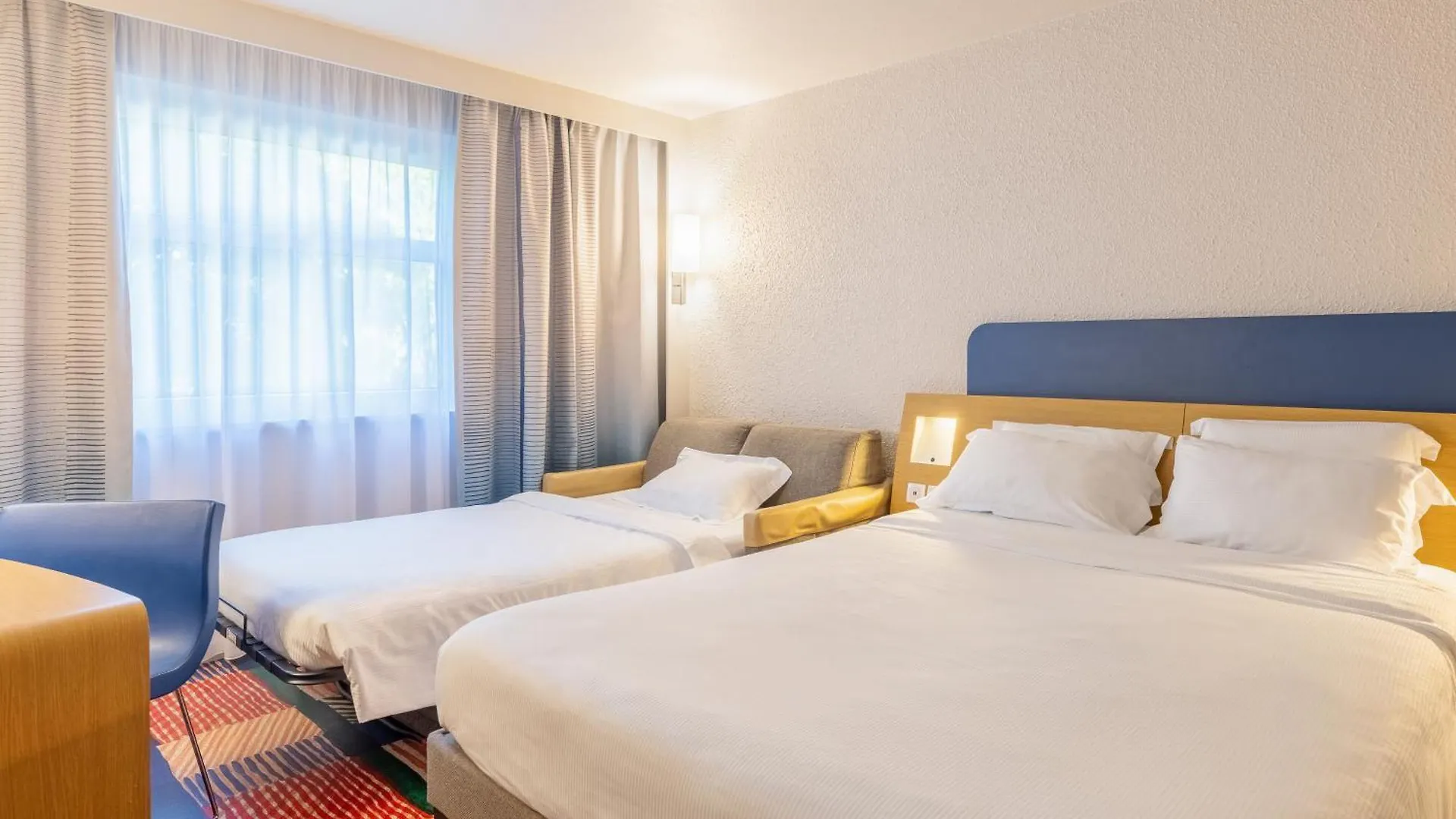 B&B Hotel Lyon Nord 4 Etoiles Дардилли