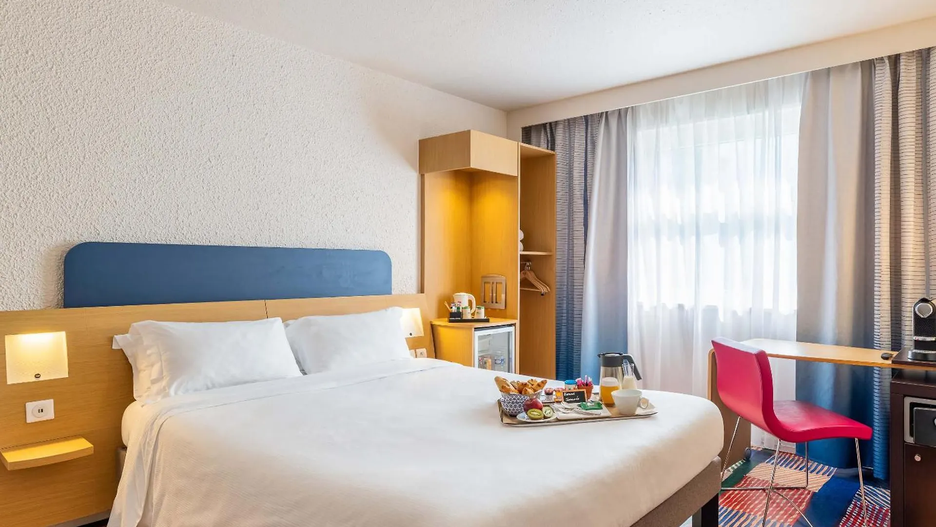 B&B Hotel Lyon Nord 4 Etoiles Дардилли 4*,  Франция