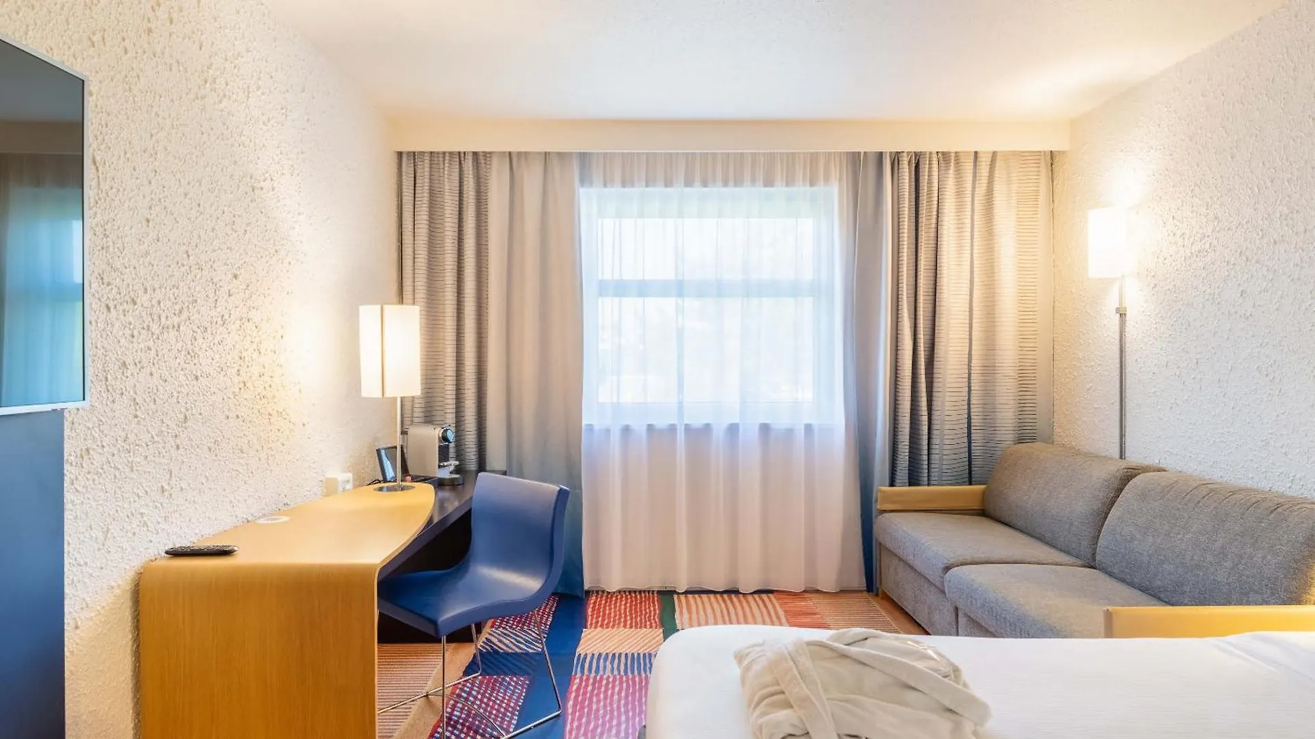 B&B Hotel Lyon Nord 4 Etoiles Дардилли Франция
